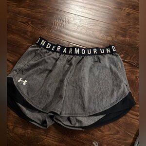 Under Armour Womens Play-up Solid -Size small